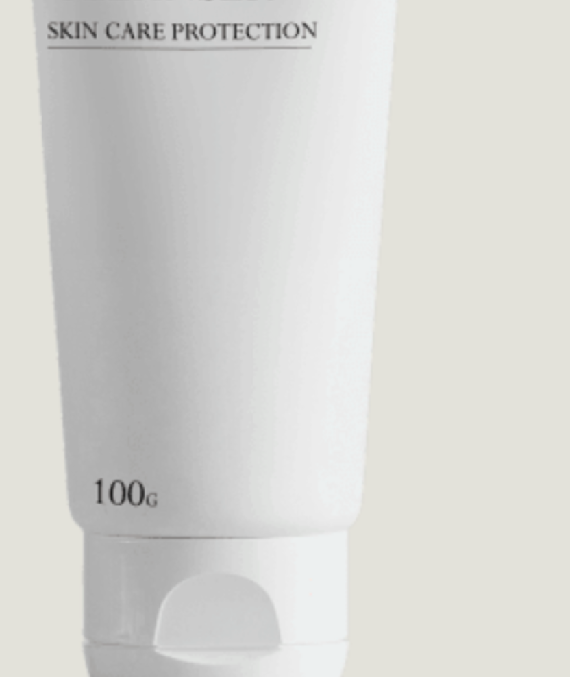 The lower body and base of the Soothing Clay Mask tube on its cream backdrop